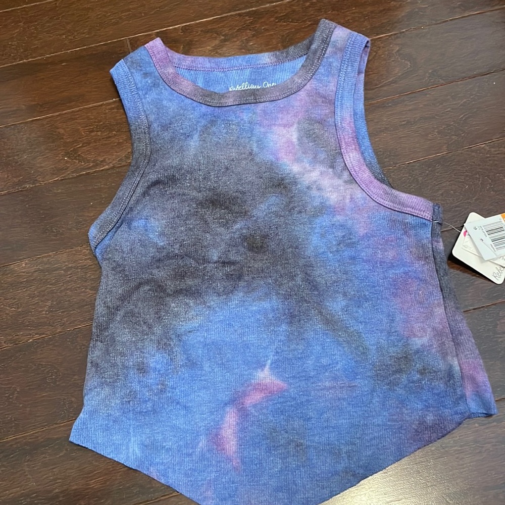 Tank top with V front